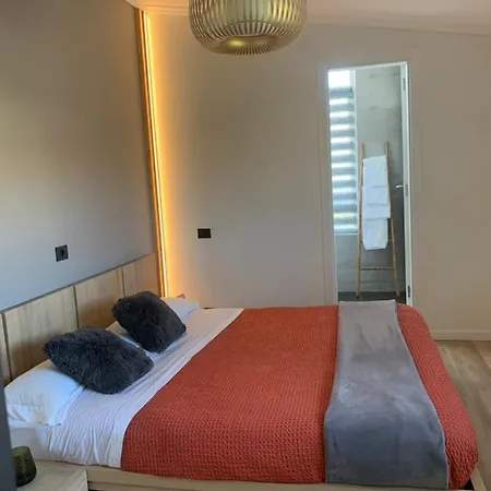 Black House - Feel The Vibe Apartment