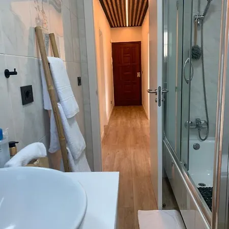 Black House - Feel The Vibe