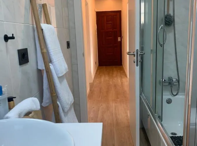 Black House - Feel The Vibe